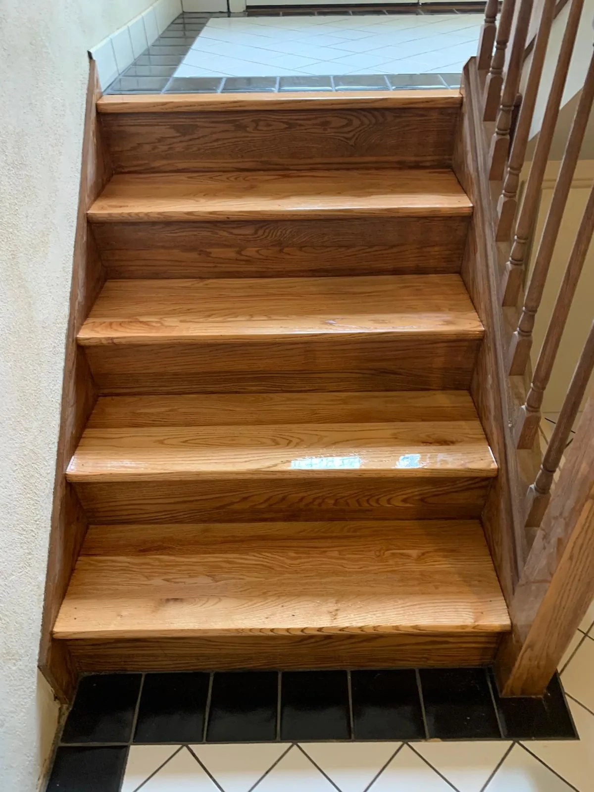 Solid red oak stair treads and risers replacing carpet in a Sarasota entryway